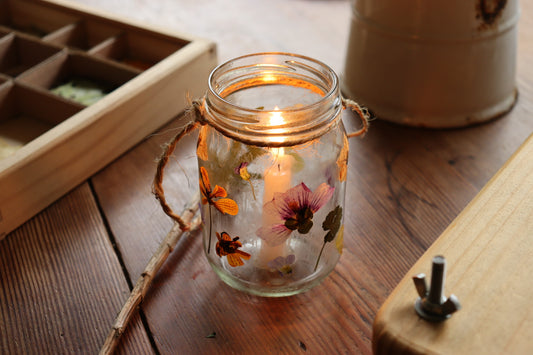 Farol con flores prensadas para el Solsticio de Invierno